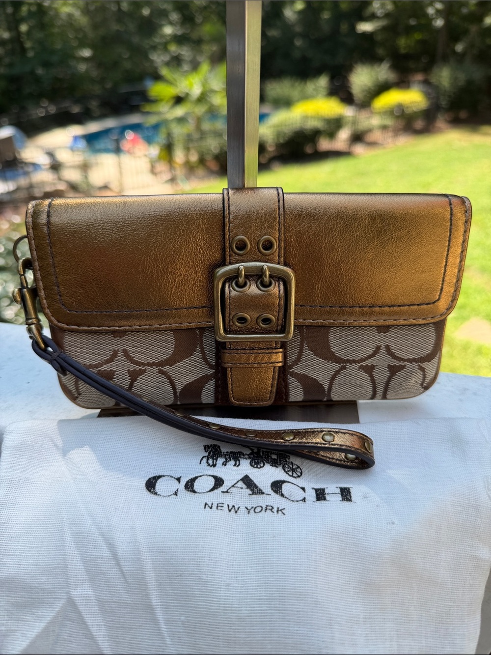 COACH Metallic Gold Signature Buckle Clutch Wallet - Picture 4 of 12